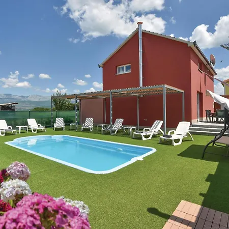 Сasa de vacaciones Gorgeous In With Jacuzzi Trilj