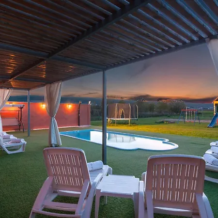 Holiday home Gorgeous In With Jacuzzi *