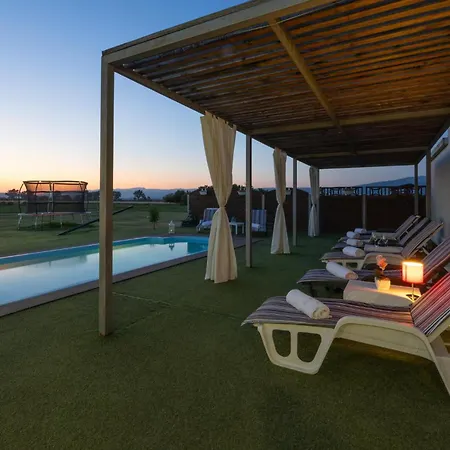 Сasa de vacaciones Gorgeous In With Jacuzzi Trilj